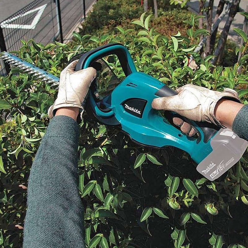 Garden in Motion Set: 2 Makita 18V LXT Tools + 2 x 5Ah Batteries + Fast Charger